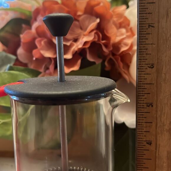 Bodum French Press Coffee Set – Red with Matching Cups & Saucers - Picture 3 of 3